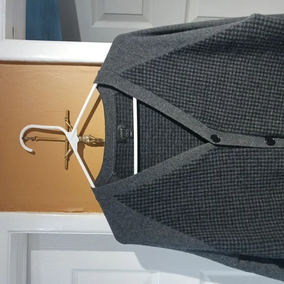 J. Crew Men's Lightweight Gray Plaid Merino Wool Cardigan Sweater. Size L - Picture 2 of 9